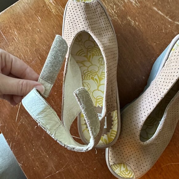 FLY LONDON Women's Yala Perf Wedge - Cupido Beige 37 US 6.5-7 ankle strap sandal - Picture 9 of 9